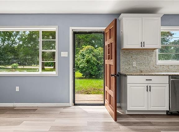 2nd image of 107 Cardinal Loop Rd