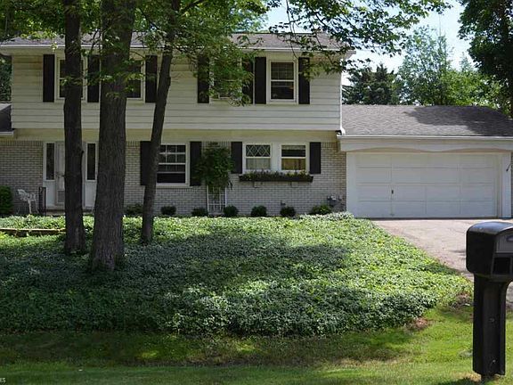 2nd image of 36742 Gloucester Ct
