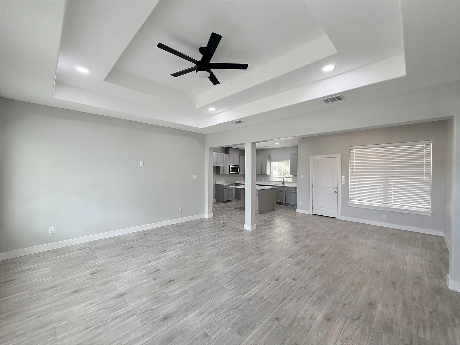 4 bed, 2.0 bath, 1581 sqft, $1,950 — Photo 3