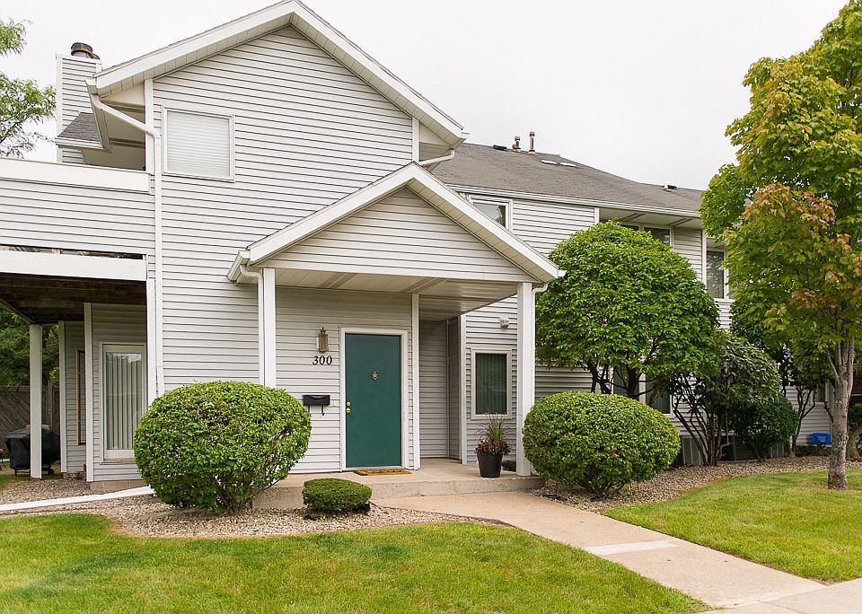 Private, covered front entrance porch