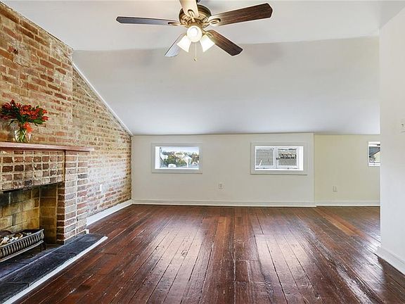 3rd image of 425 Burgundy St APT 3