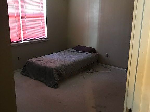 3rd image of 16488 Ivy Ln