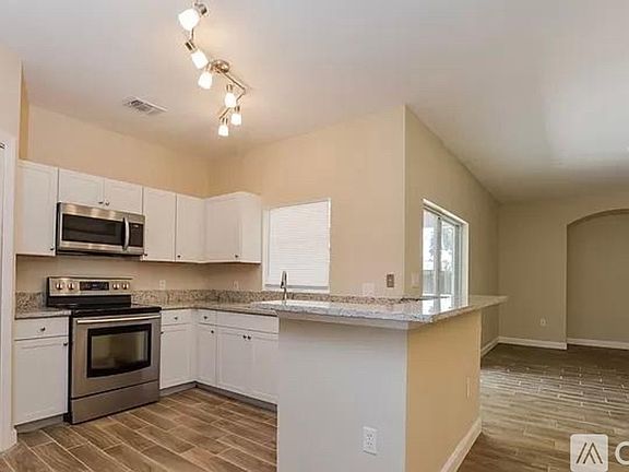 4th image of 803 Cheriton St
