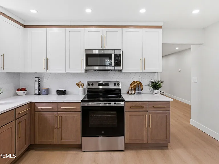 2 Leighton Ln — Photo 18