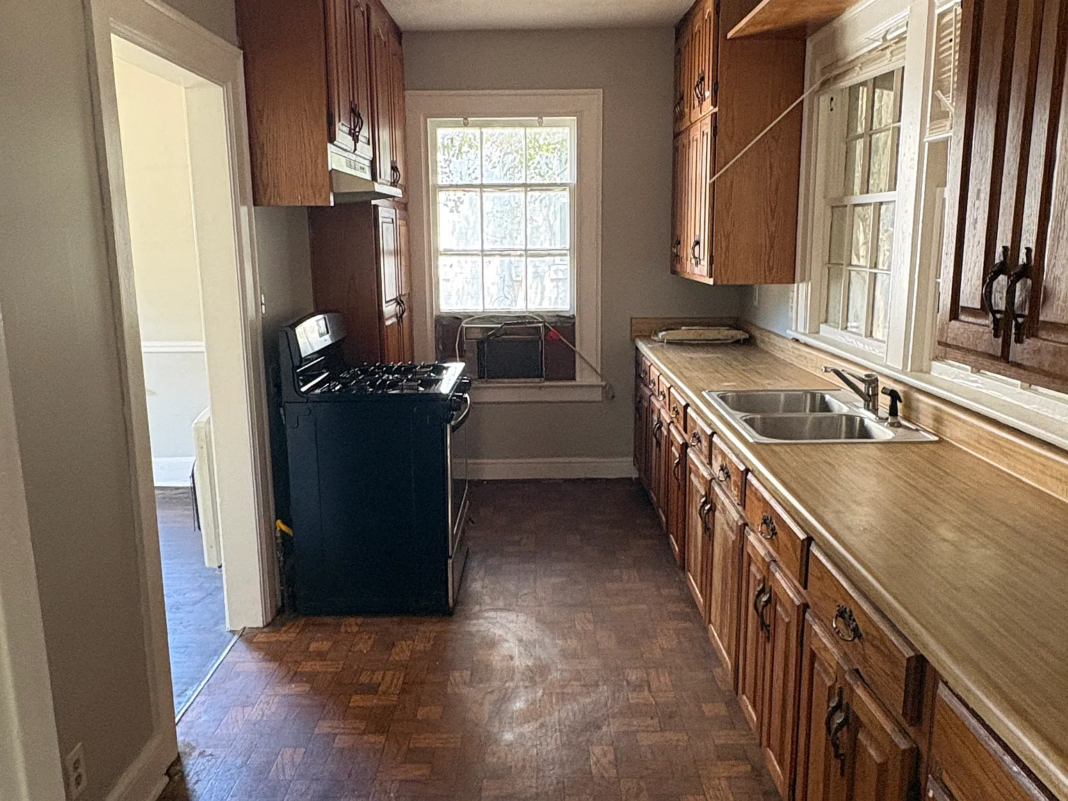 325 Ryan Street — Photo 3