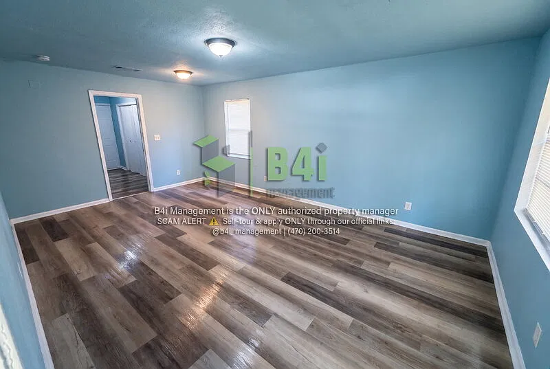 3 bed, 1.0 bath, 1020 sqft, $1,150 — Photo 3