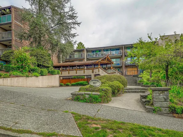 9857 Manchester Dr #211, Burnaby, BC V3N 4P5