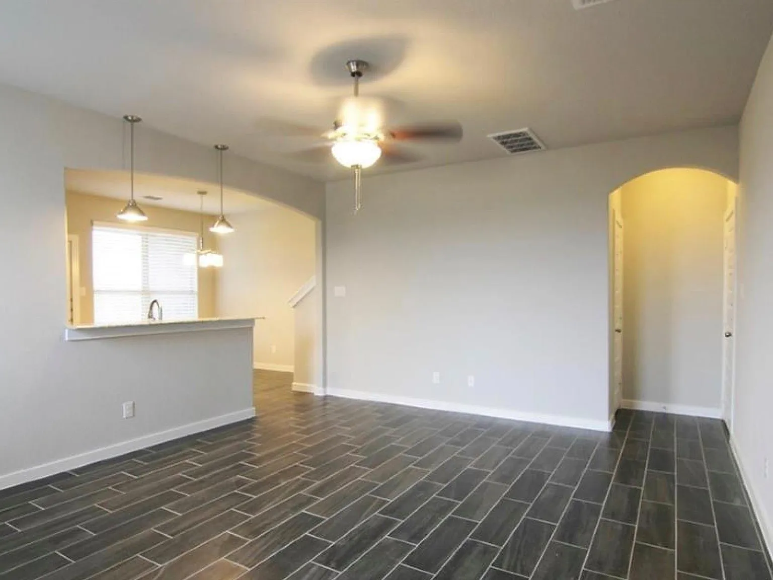 3 bed, 2.5 bath, 1663 sqft, $1,895 — Photo 4