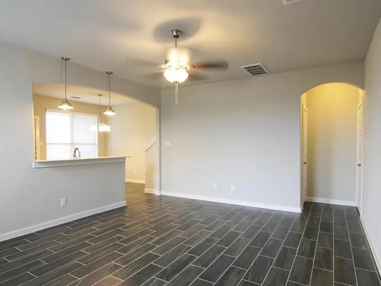 117 Wickersham #B — Photo 3