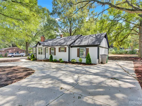 260 Dakota St, Charlotte, NC 28216