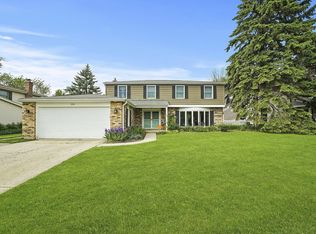 1011 Talltree Ter, Libertyville, IL 60048