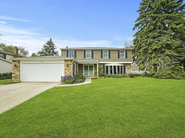 1011 Talltree Ter, Libertyville, IL 60048