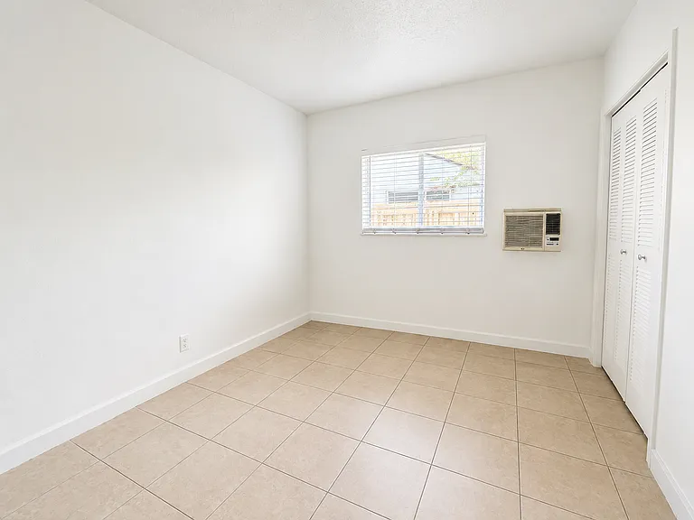 701 SW 14th Ave — Photo 8