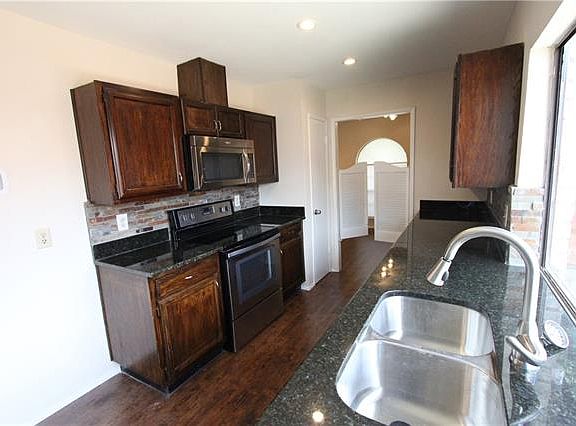 3rd image of 5025 Wagner Cir