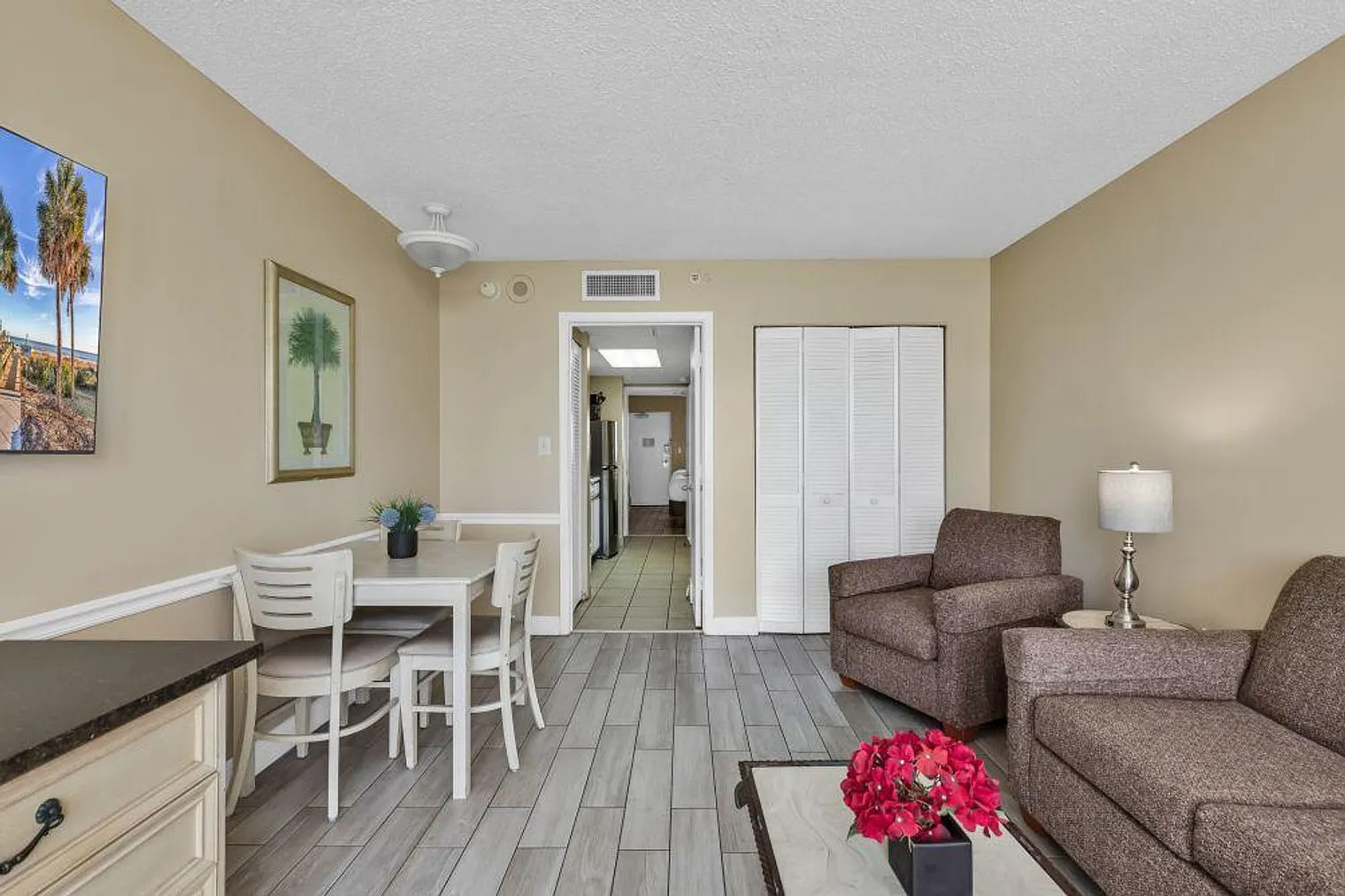 1 bed, 1.0 bath, 592 sqft, $2,871 — Photo 2