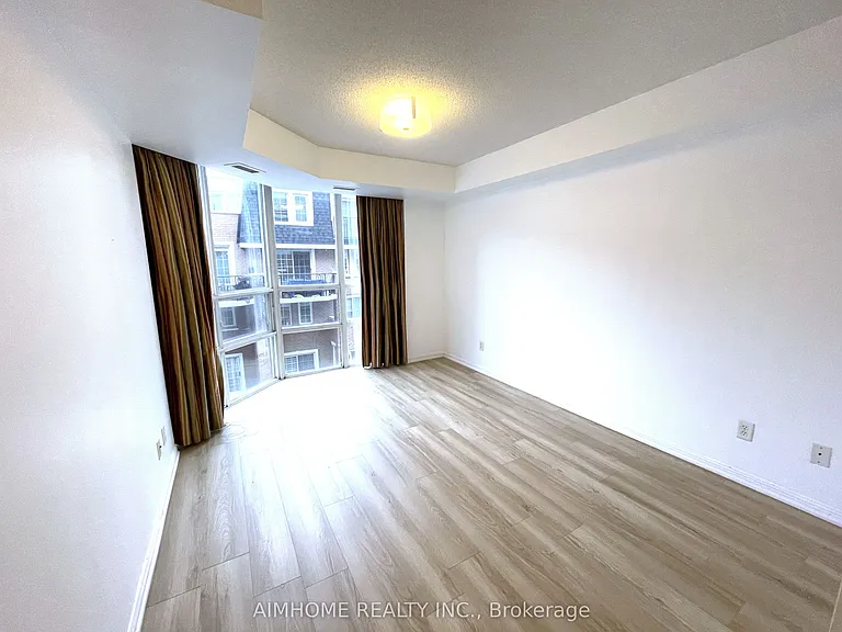 1000 King St W #317 — Photo 14