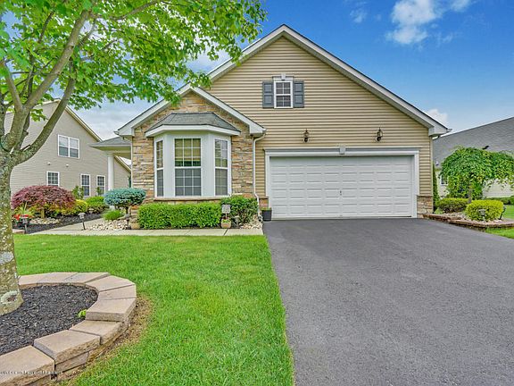 5th image of 217 Enclave Blvd