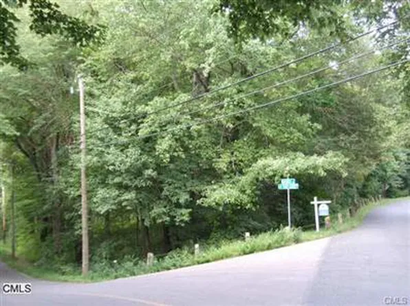 20 E Starrs Plain Rd, Danbury, CT 06810