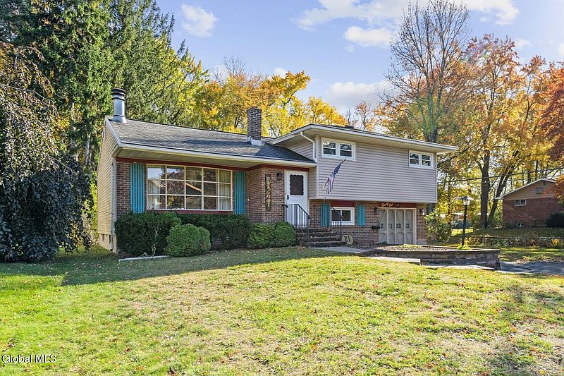 2nd image of 21 Nicholas Drive