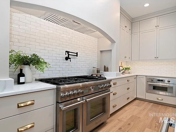 4th image of 196 N Timber Wolf Pl