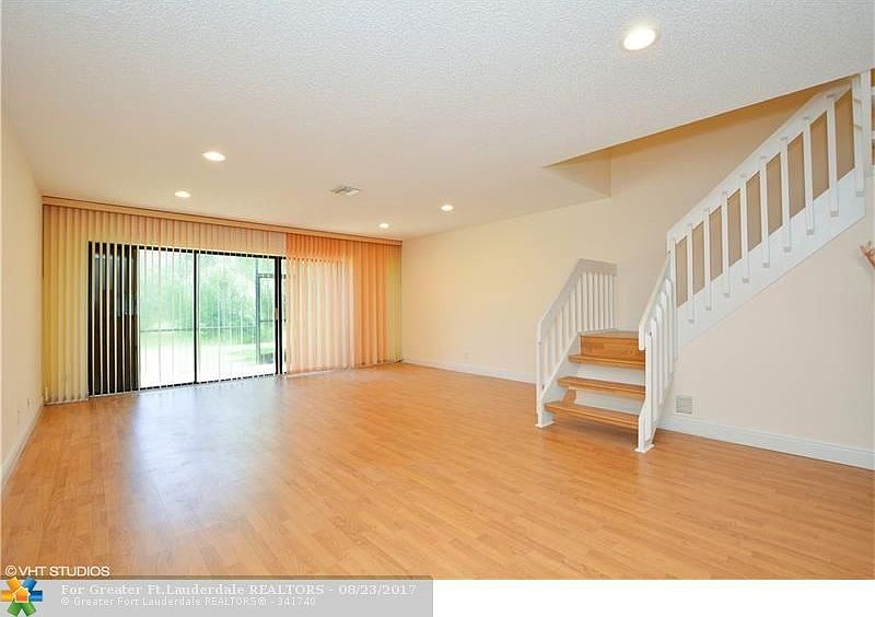 Living/Dining Rm