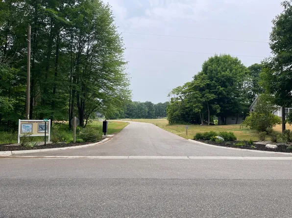 9026 Weston Dr, Coopersville, MI 49404
