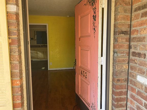 2nd image of 403 Colonial Ter