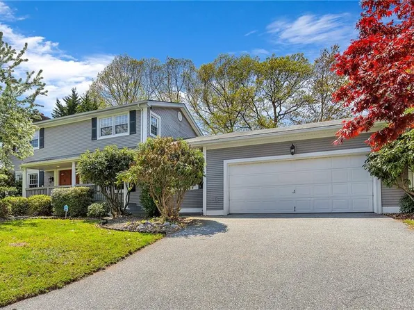 105 Quaker Dr, West Warwick, RI 02893