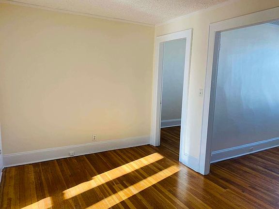4th image of 20-51 32nd St #Top