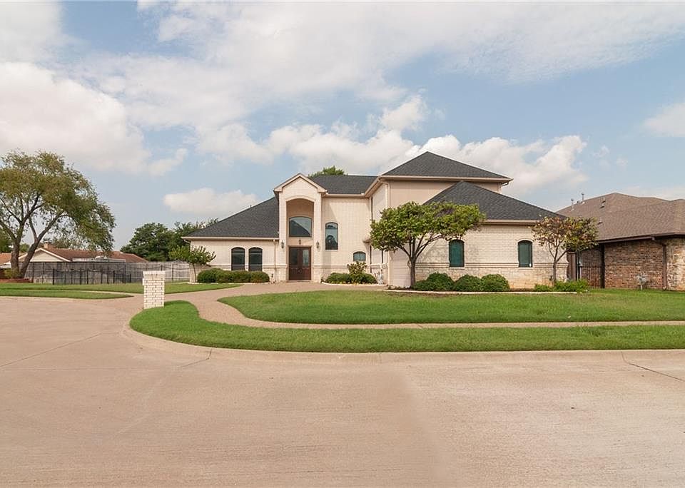 1st image of 2922 Mistletoe Ct