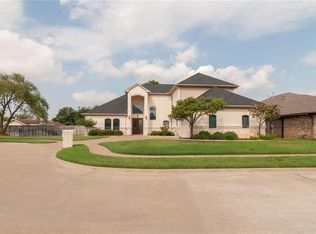 2922 Mistletoe Ct, Pantego, TX 76013