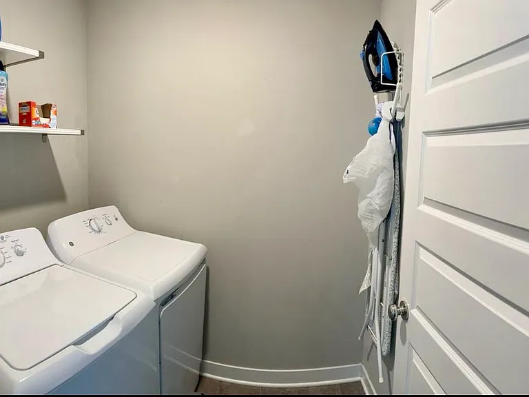 711 W Charles St #2 — Photo 14