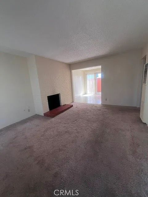 2 bed, 900 sqft, $3,000 — Photo 2