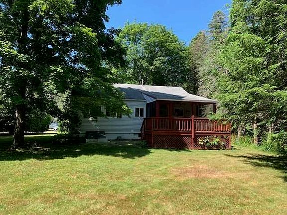 3rd image of 11 Maple Hill Dr