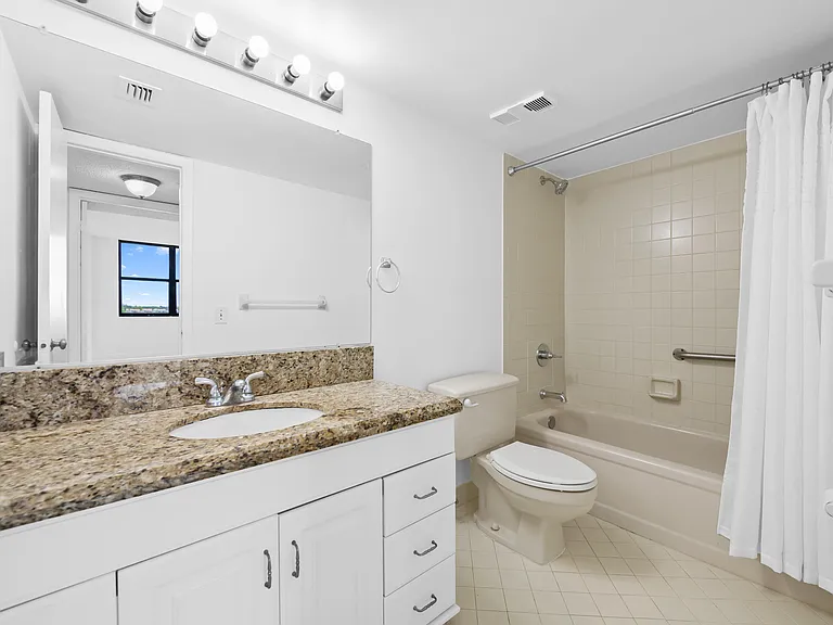 105 Lake Emerald Dr #706 — Photo 11