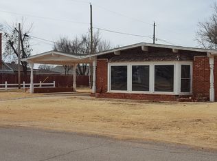 1010 N 6th St, Hollis, OK 73550