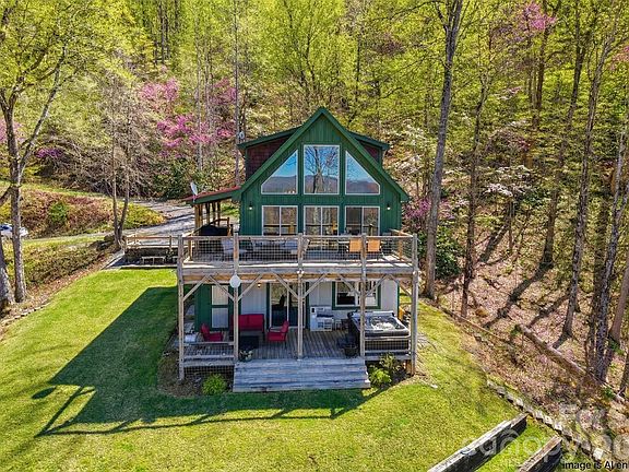 3rd image of 284 Robin Roost Rd