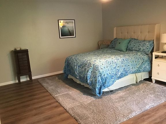 3rd image of 7 Pembroke Pl NE