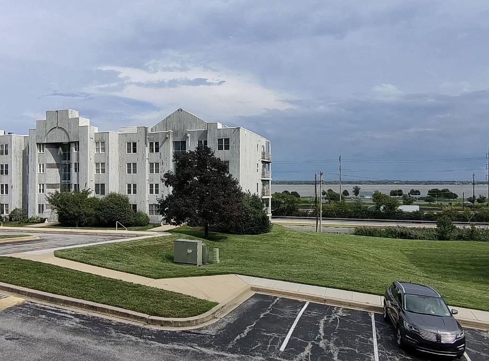 1st image of 5211 Le Parc Dr APT 6