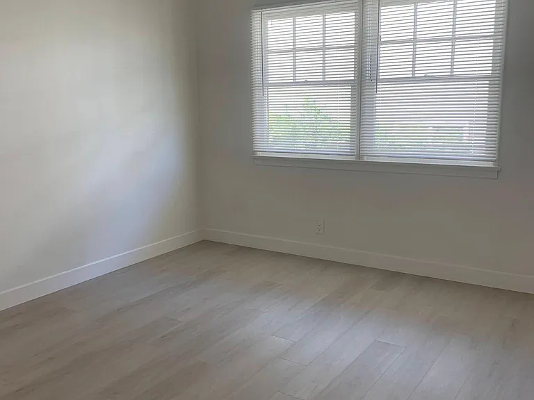 4 1241south Bundy Dr #4 — Photo 11