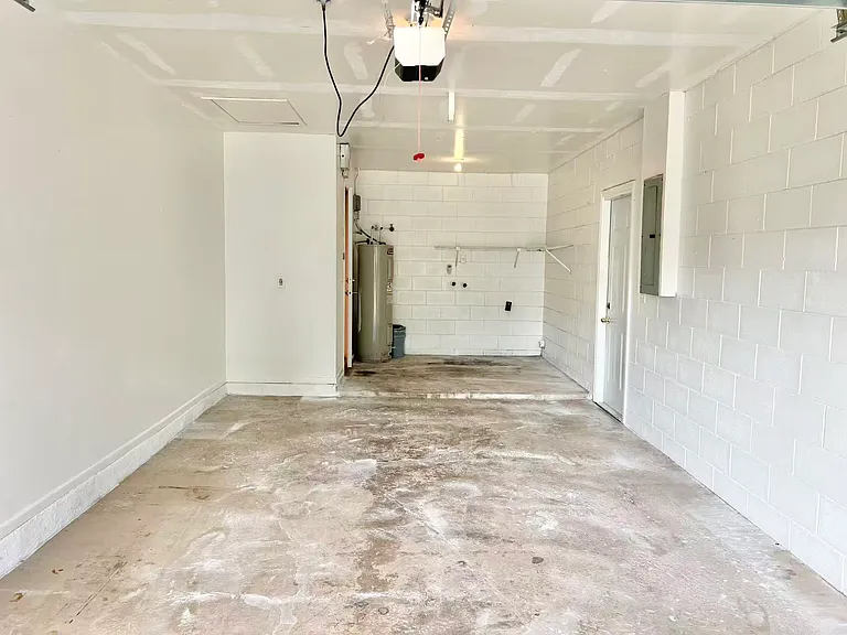319 Autumn Dr — Photo 23