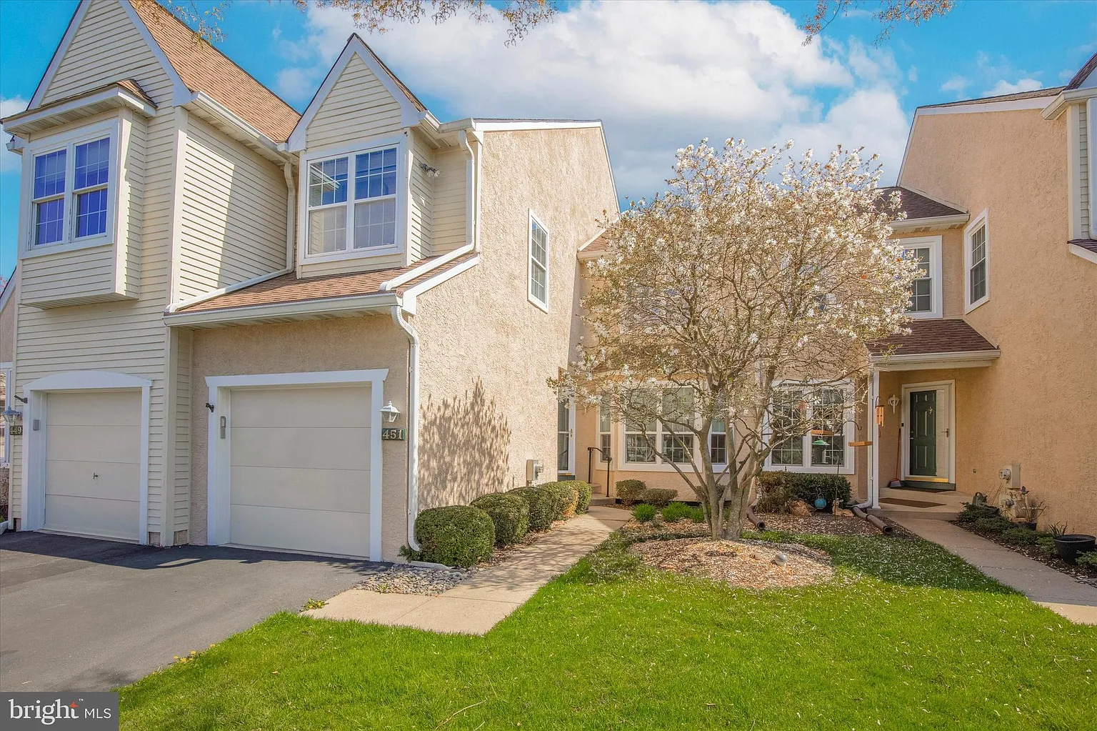451 Country Club Dr photo 1