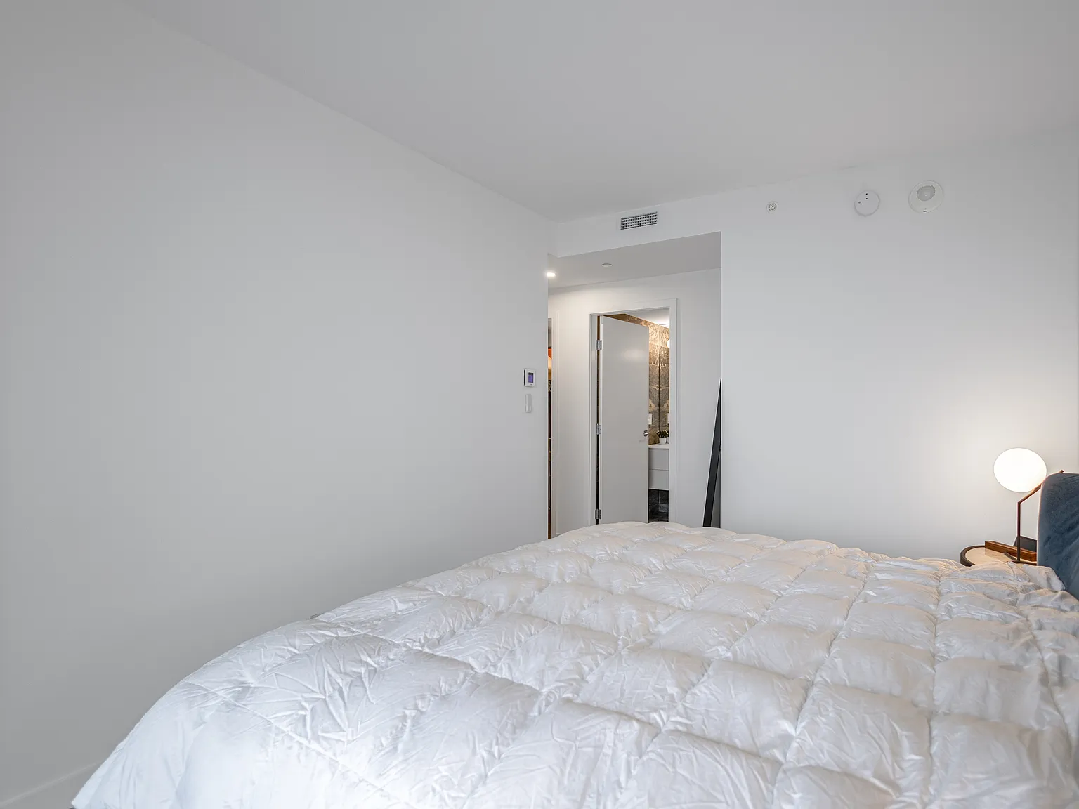 2 bed, 2071 sqft, $12,800 — Photo 3