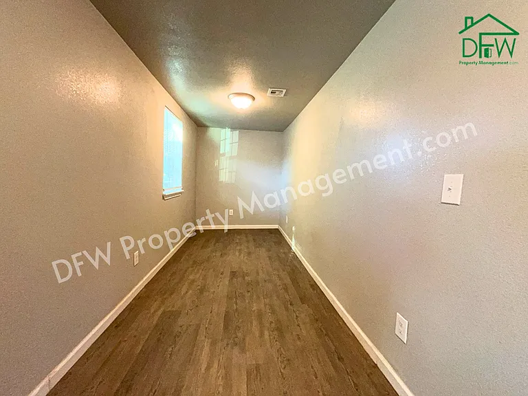 1808 NW Taft Ave — Photo 7