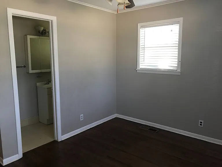 1115 E 48th Pl — Photo 10
