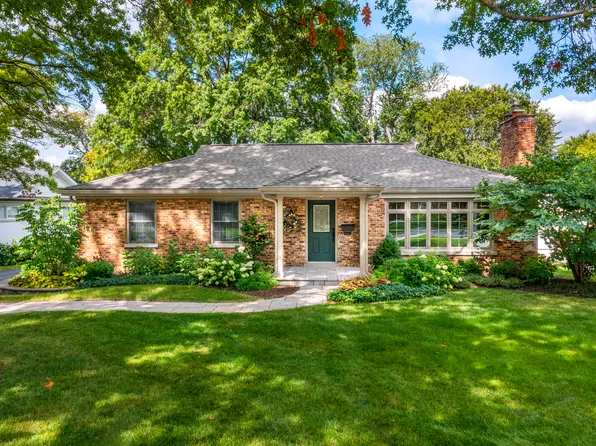 1022 James Ct, Wheaton, IL 60189