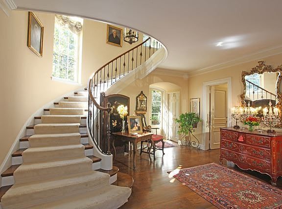 4th image of 704 Highland Dr