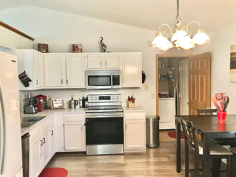 1304 Tammie Ct — Photo 3