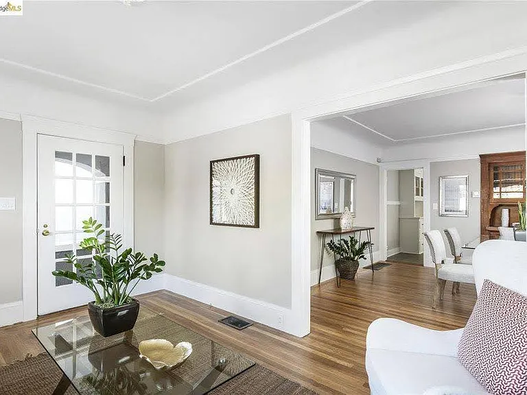 5723 Shattuck Ave — Photo 3