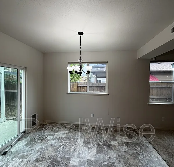 623 Heber Ln — Photo 3